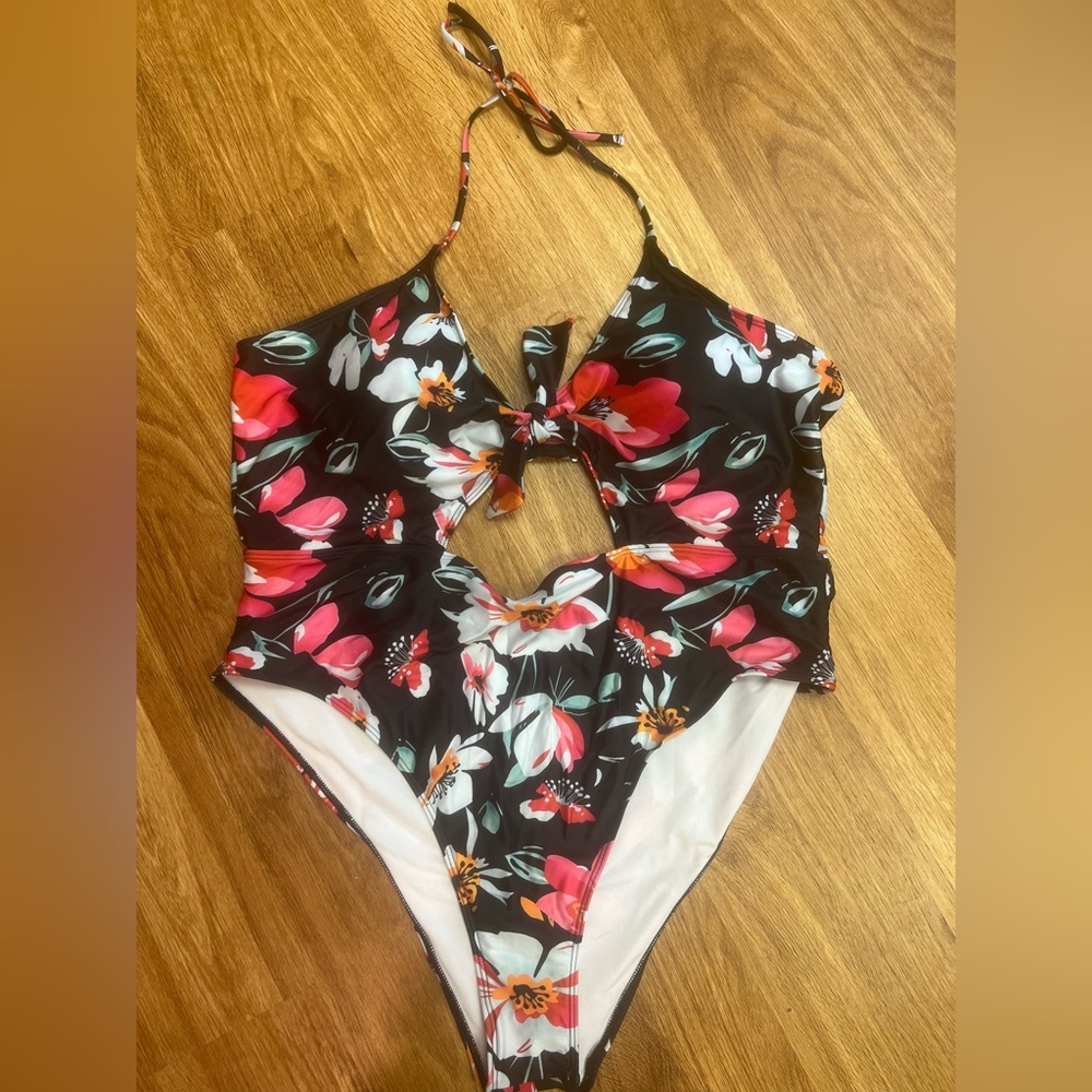 Shein One Piece Swimsuit. Size 3x. Never worn.